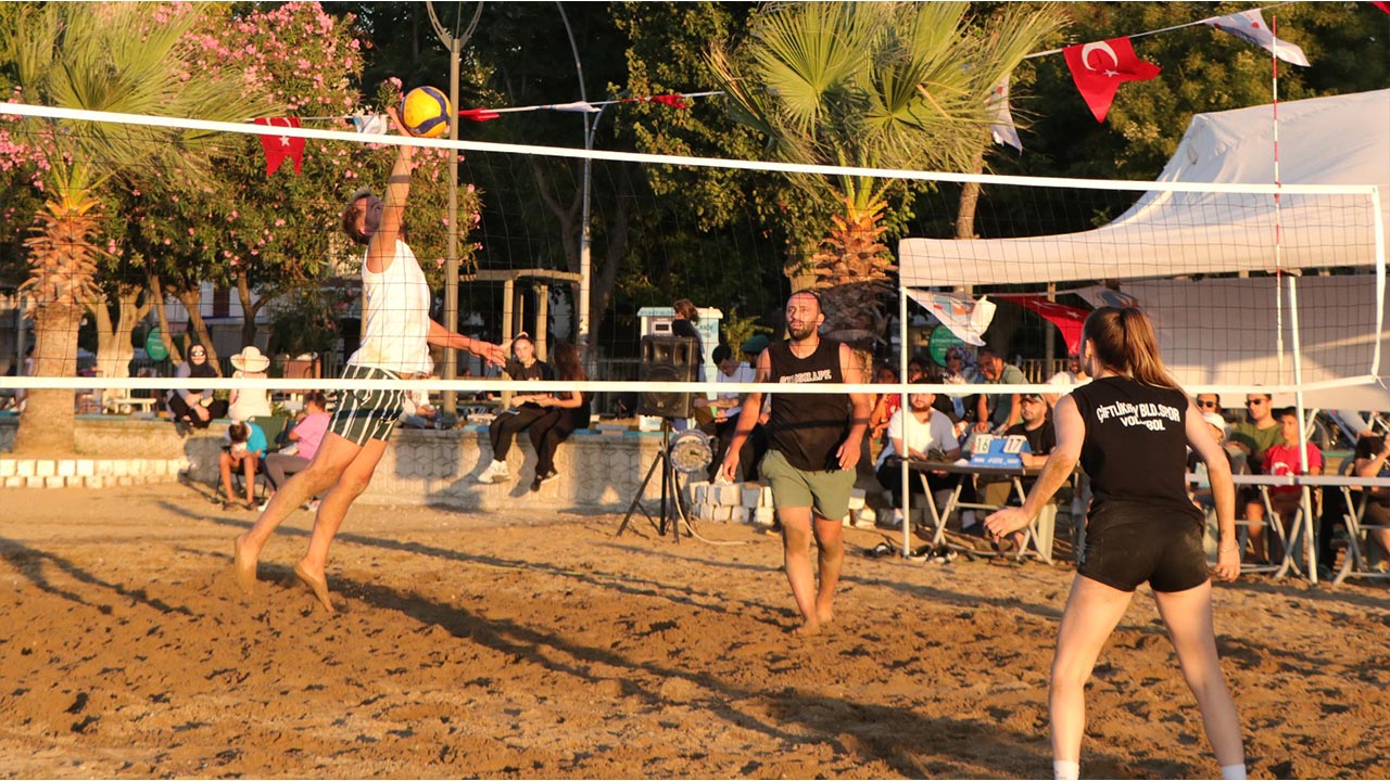 Yalova Ciftlikkoy Belediye Kultur Isleri Plaj Voleybol Turnuva Mokamp Sahil (5)