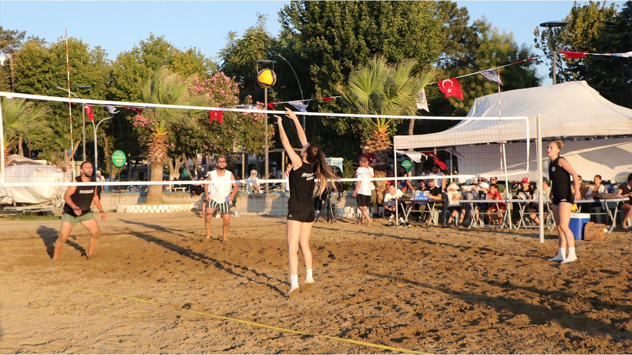 Yalova Ciftlikkoy Belediye Kultur Isleri Plaj Voleybol Turnuva Mokamp Sahil (6)