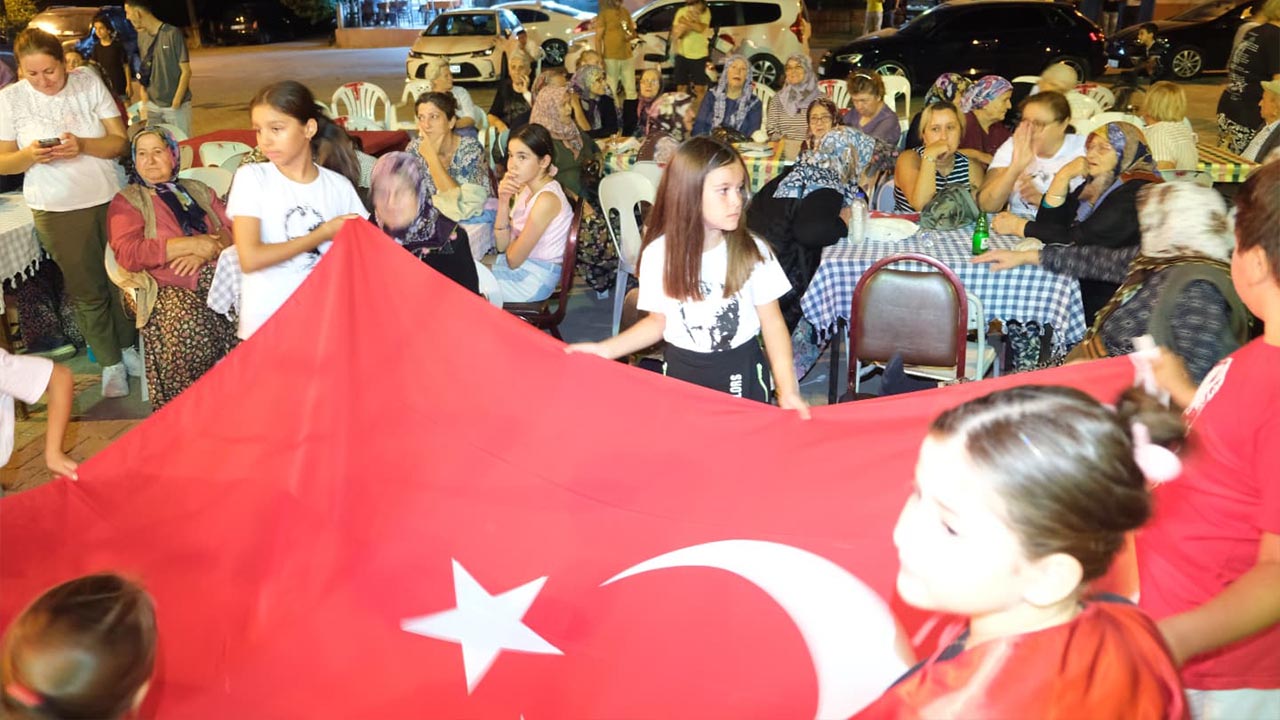 Yalova Altinova Belediye Turk Bayrak Kutlama 30 Agustos Zafer Bayram (5)