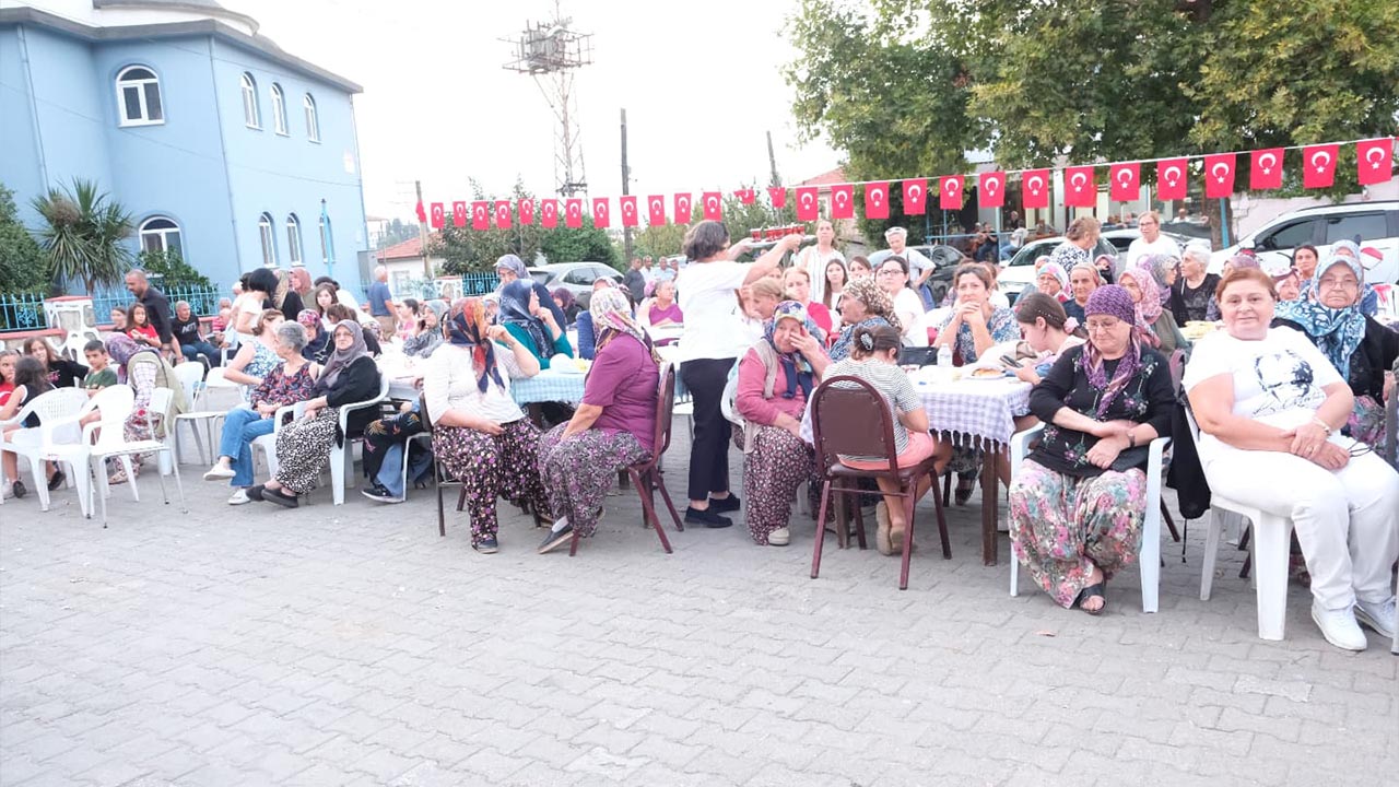 Yalova Altinova Belediye Turk Bayrak Kutlama 30 Agustos Zafer Bayram (6)