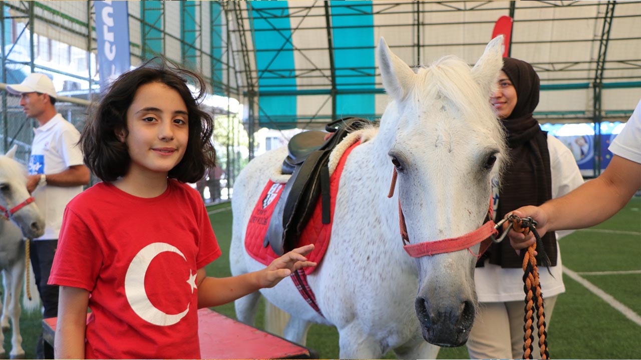 Yalova Ciftlikkoy Belediye Tjk Pony At Cocuklar (2)