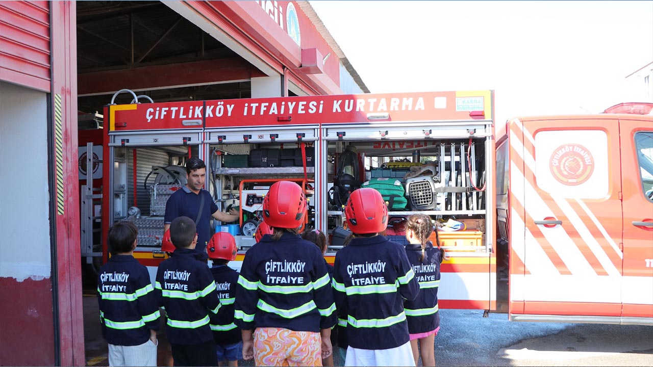 Yalova Ciftlikkoy Belediyesi Itfaiye Ozel Kurs Cocuk Ziyaret (4)