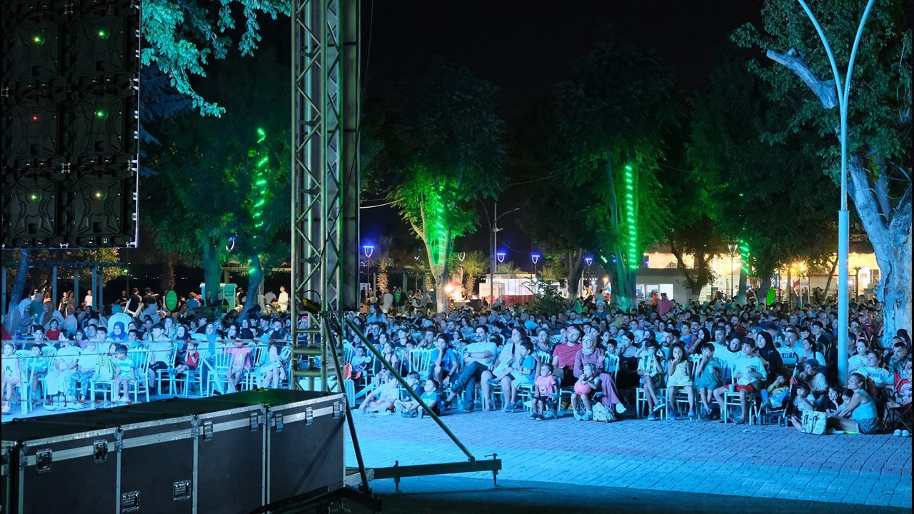 Yalova Ciftlikkoy Yaz Sinema Acik Hava Gunleri Turk (1)