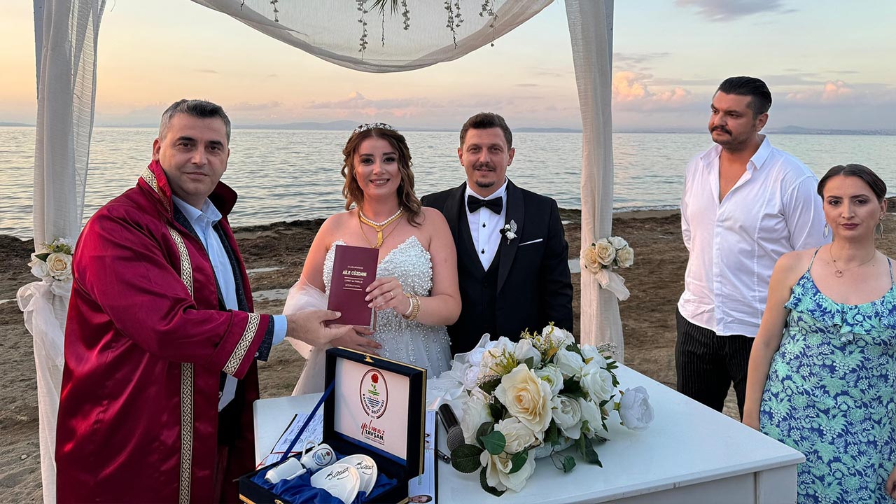 Yalova Kadikoy Belediye Baskan Nikah Toren (2)