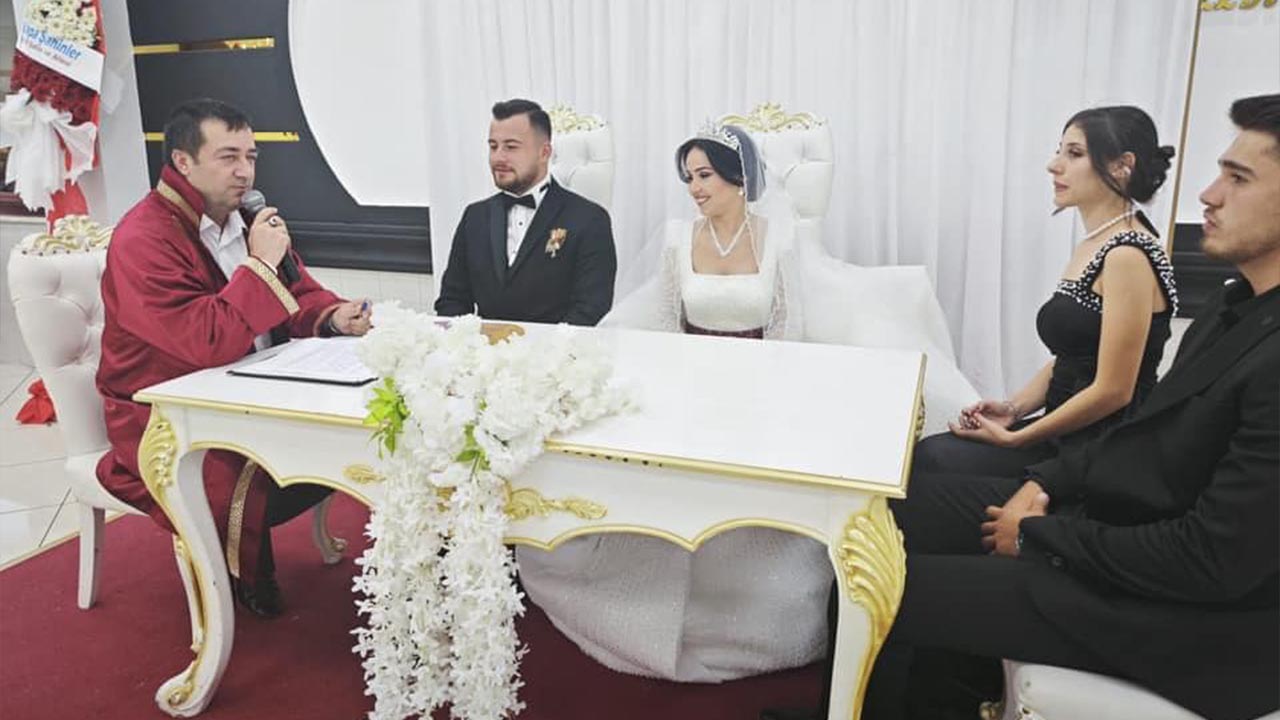 Yalova Subasi Belediye Baskan Nikah Toren Cift (3)