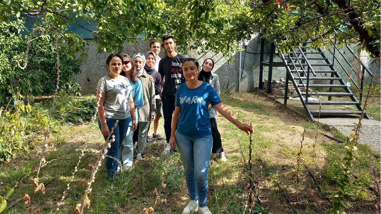 Yalova Universite Peyzaj Ogrenci Endemik Bitki Ziyaret (1)