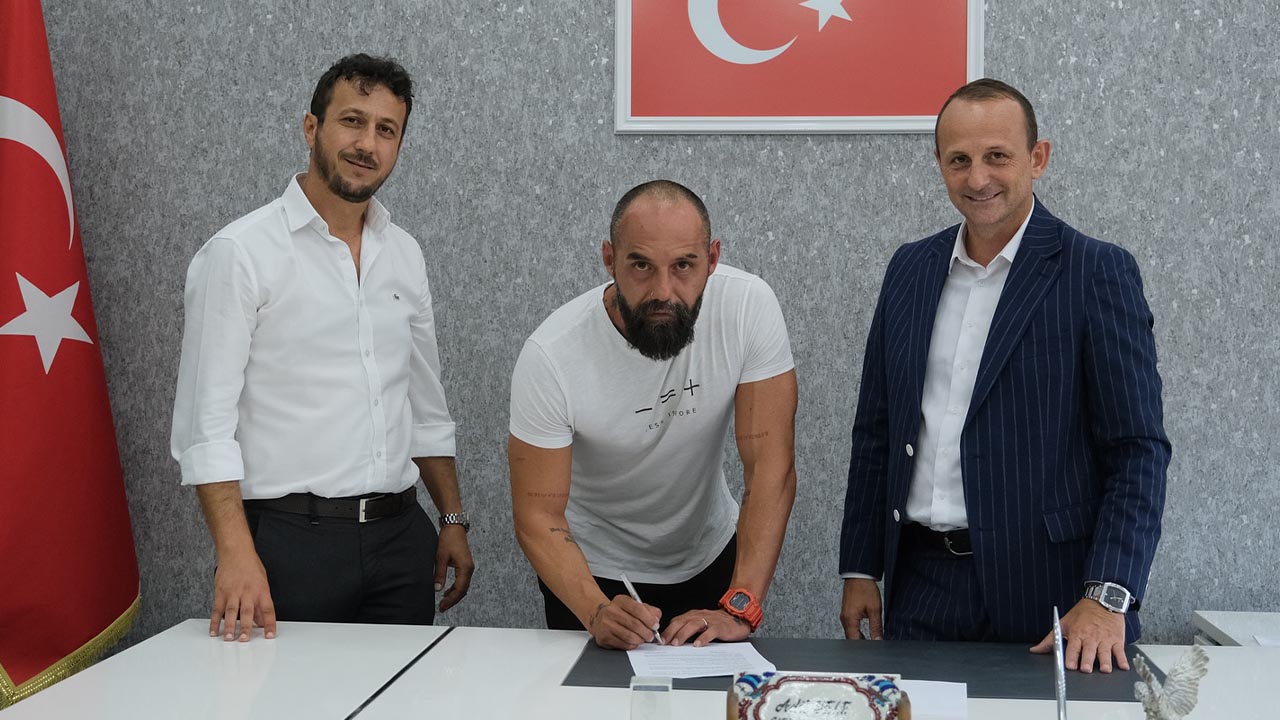 Yalova Ciftlikkoy Belediyespor Voleybol Takim Baskan Antrenor Kondisyoner Imza Yeni Sezon Basari Dilegi (9)