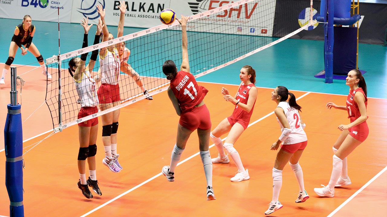 Yalova Voleybol Eylul Durgun Irlanda Avrupa Sampiyonu Mac (2)