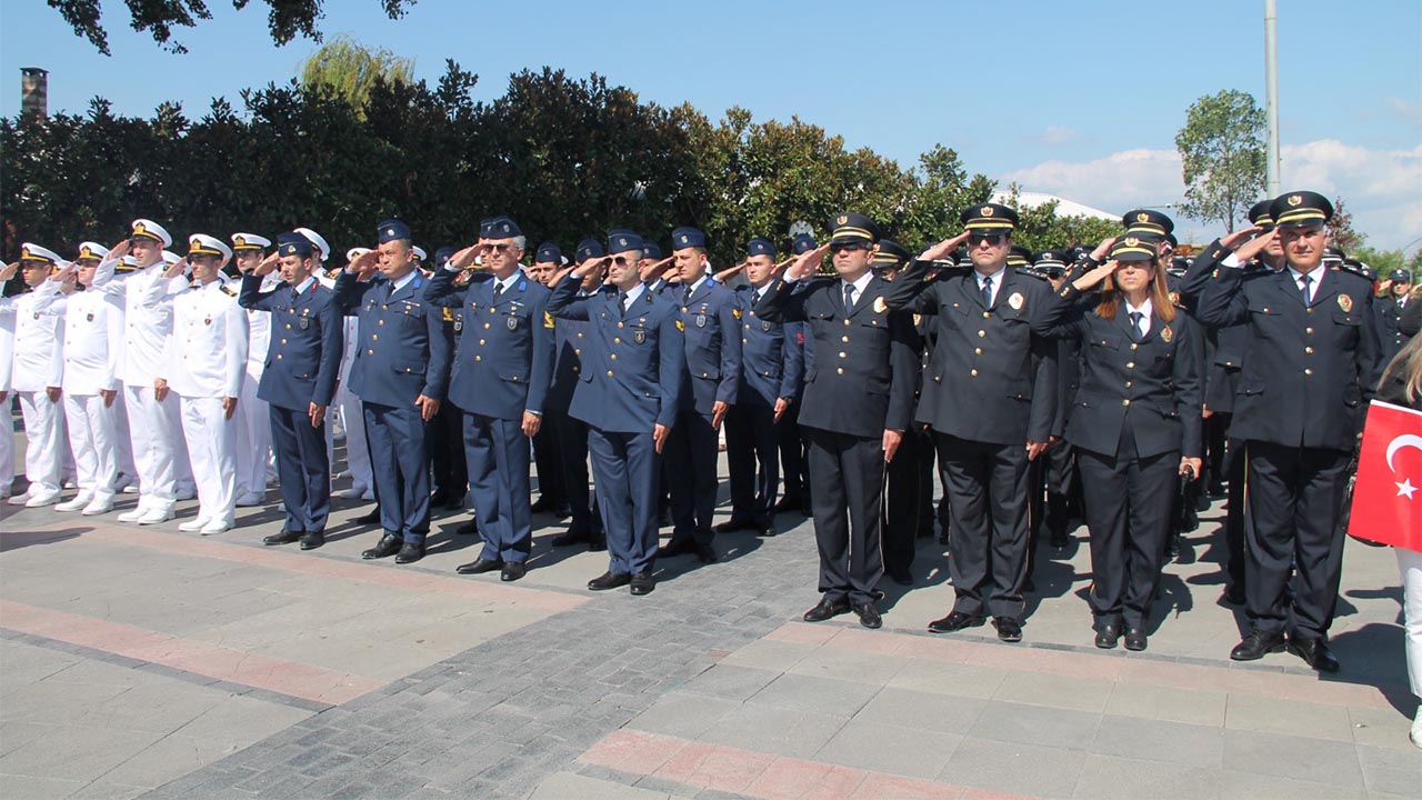 Yalova Gazi Gun Anma Toren Meydan Asker Vali Belediye Baskan Haber Gazete Manset (1)