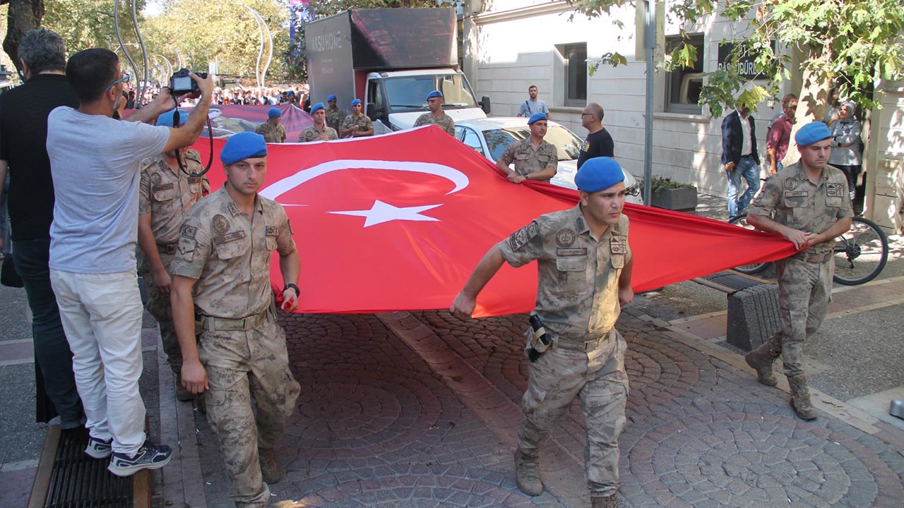 Yalova Gazi Gun Anma Toren Meydan Asker Vali Belediye Baskan Haber Gazete Manset (12)