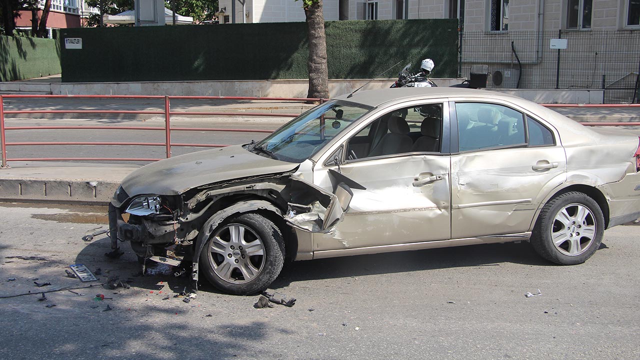 Yalova Sehit Omer Faydali Cadde Vega Avm Kaza Polis Hastane Yarali Hastane (4)