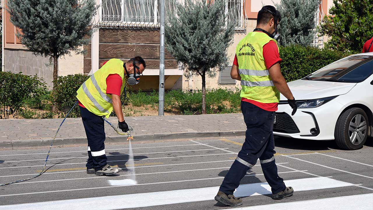 Yalova Belediye Ekip Personel Okul Yaya Gecit Boyama (5)