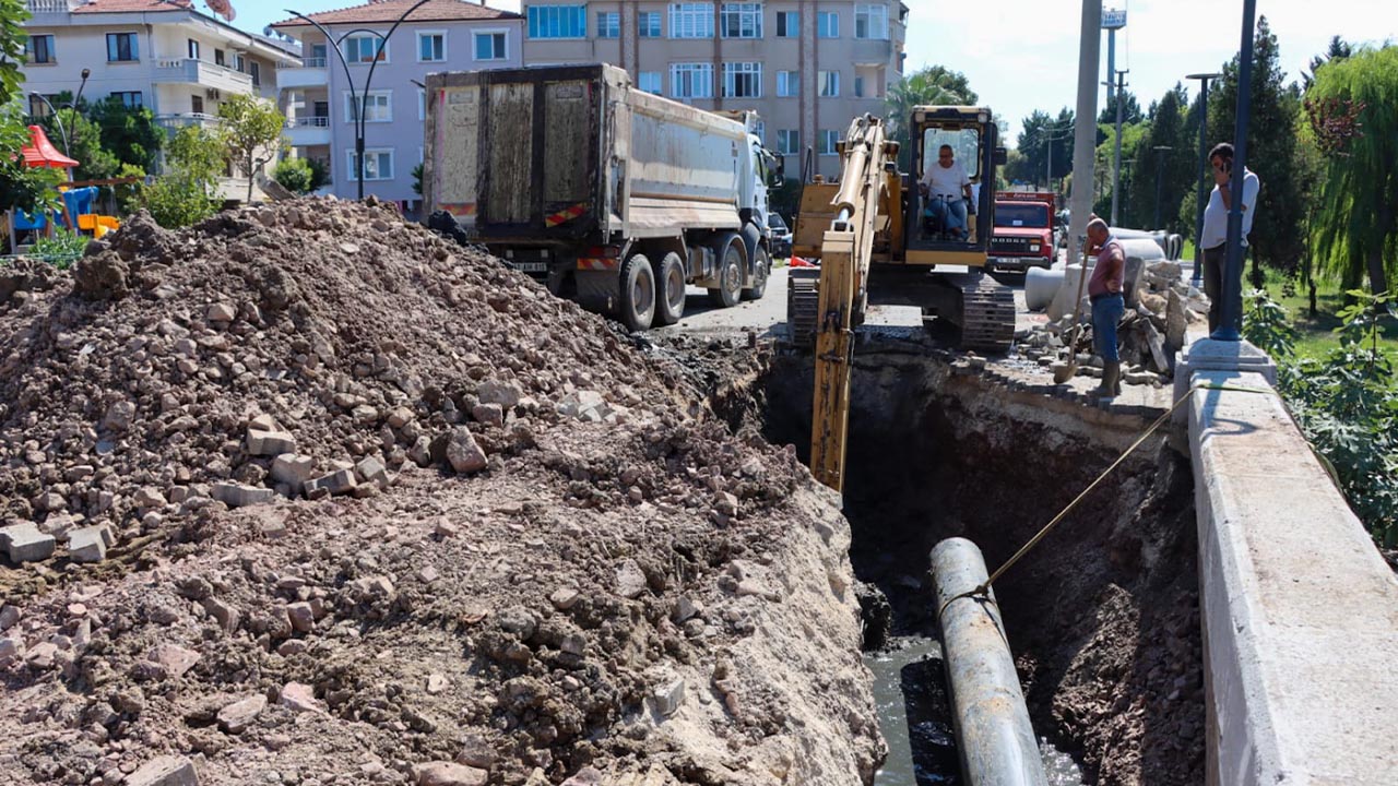 Yalova Belediye Sehit Omer Faydali Cadde Dere Mahalle Altyapi Calisma (3)