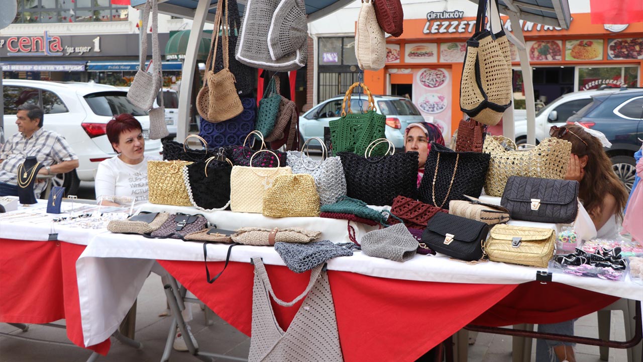 Yalova Ciftlikkoy Belediye Ciftlik Mahlle Mugtar Kadin El Emek Senlik (2)