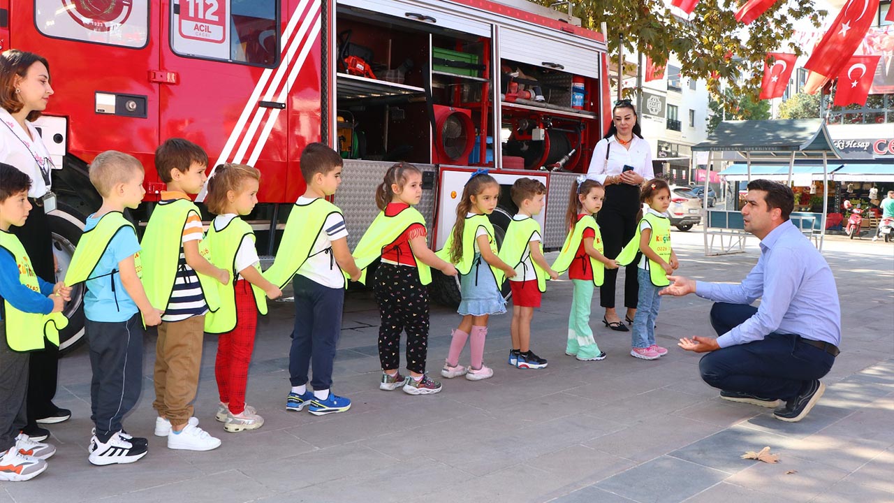 Yalova Ciftlikkoy Belediye Itfaiye Mudurluk Ogrenci Stant (5)