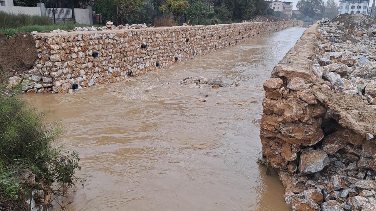 Yalova Ciftlikkoy Sultaniye Dere Vatandas Tepki Tehlike (3)