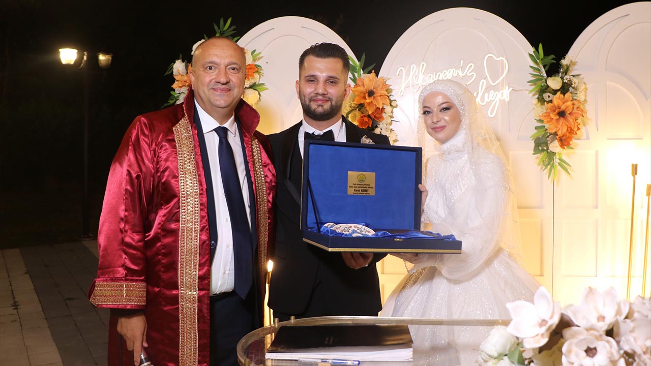 Yalova Cinarcik Belediye Baskan Nikah Toren Genc Cift (3)