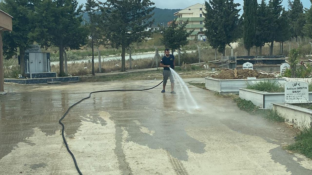 Yalova Cinarcik Belediye Mezarlik Calisma Temizlik (2)