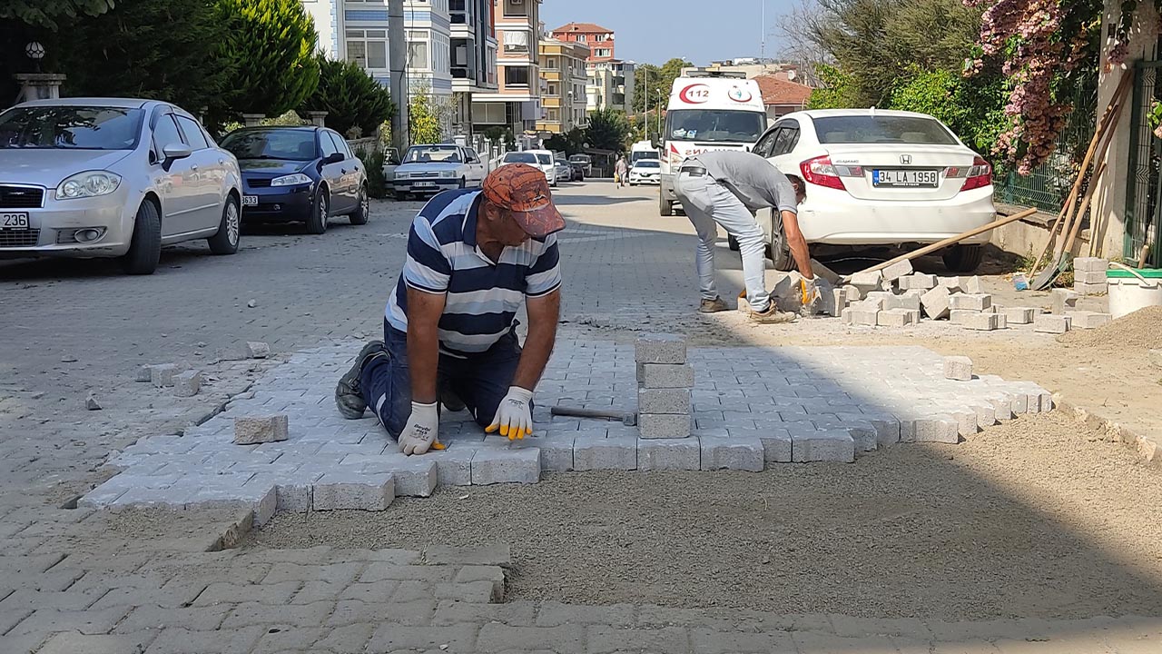 Yalova Cinarcik Belediye Personel Yol Aslfat Yama Parke Onarim Calisma (3)