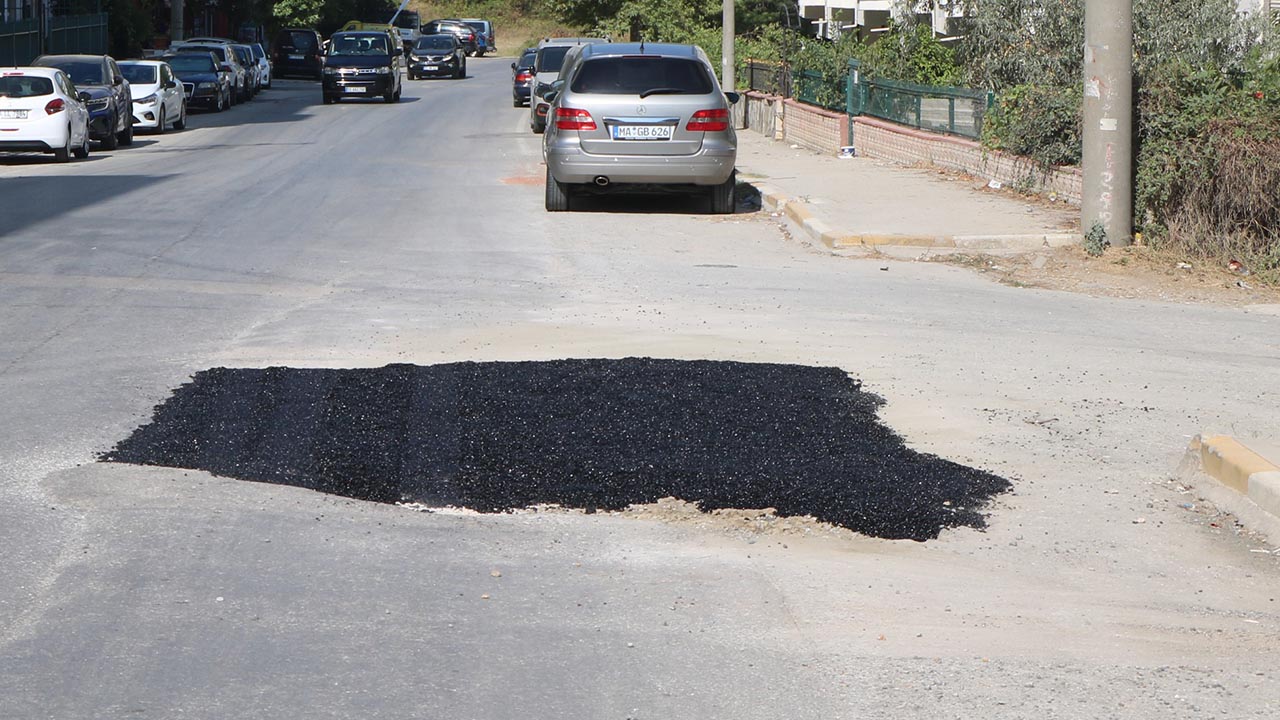 Yalova Cinarcik Belediye Personel Yol Aslfat Yama Parke Onarim Calisma (4)