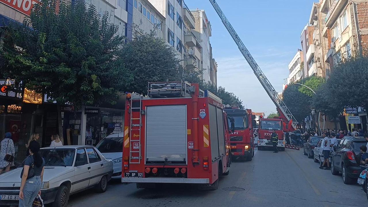 Yalova Cumhuriyet Cadde Yangin Itfaiye Mudahale (3)