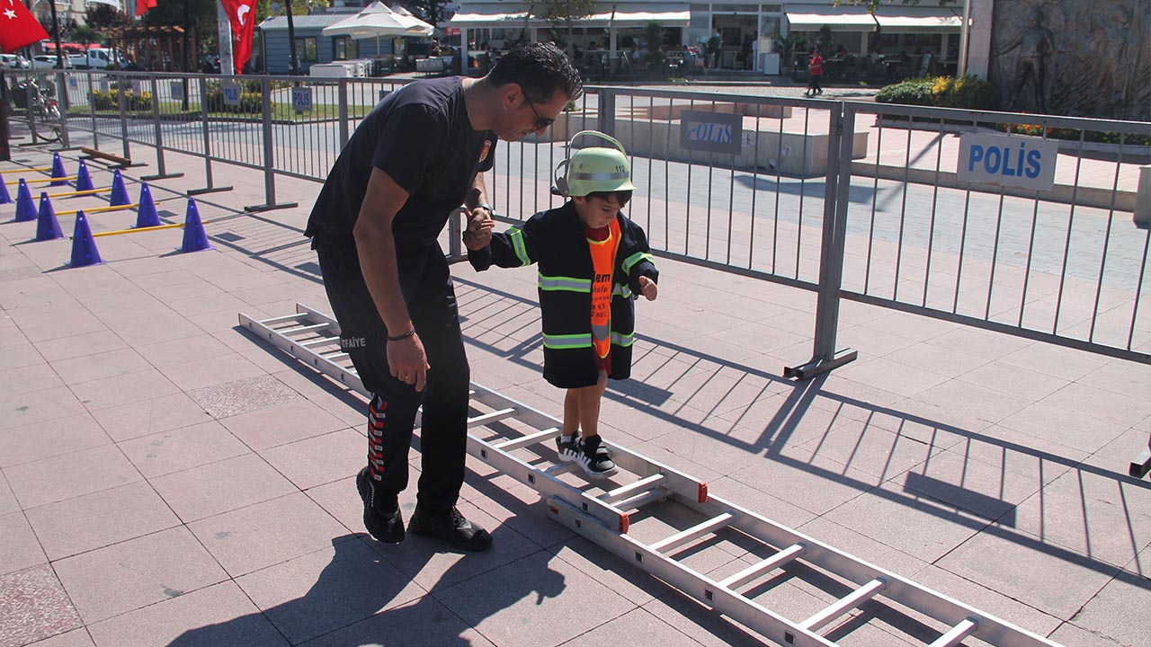 Yalova Itfaiye Haftasi Minik Cocuk Parkur Eglence Ogrenme (2)