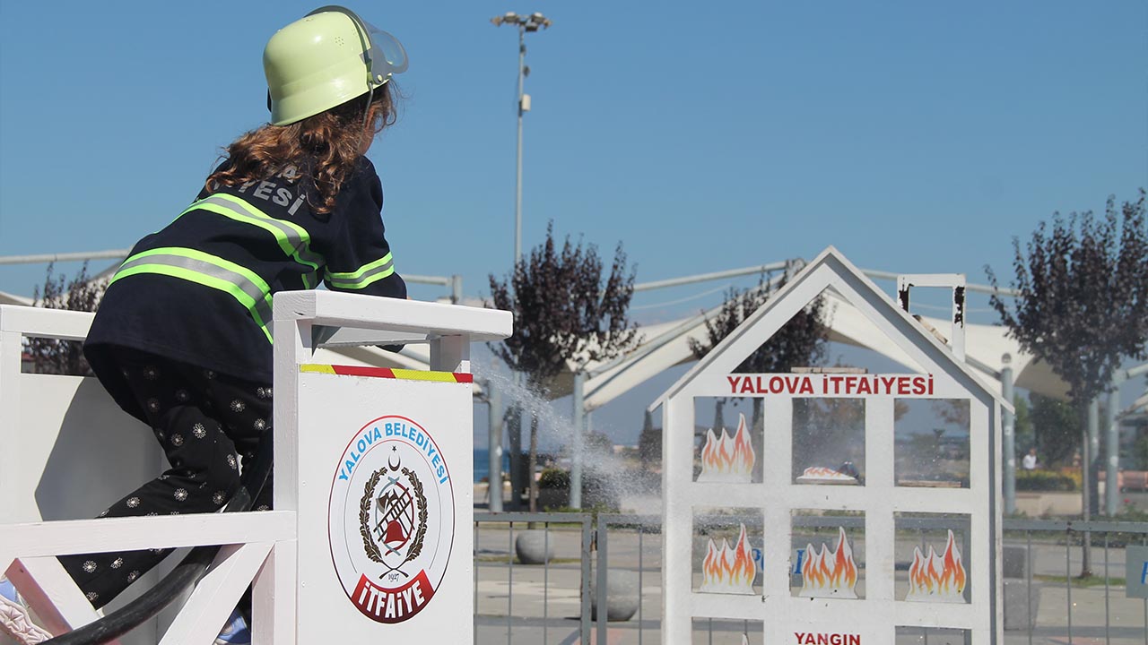 Yalova Itfaiye Haftasi Minik Cocuk Parkur Eglence Ogrenme (6)