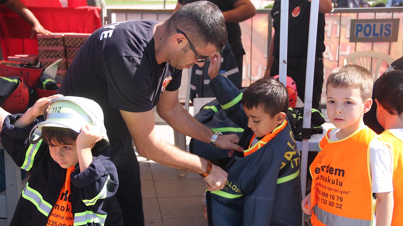 Yalova Itfaiye Haftasi Minik Cocuk Parkur Eglence Ogrenme (8)