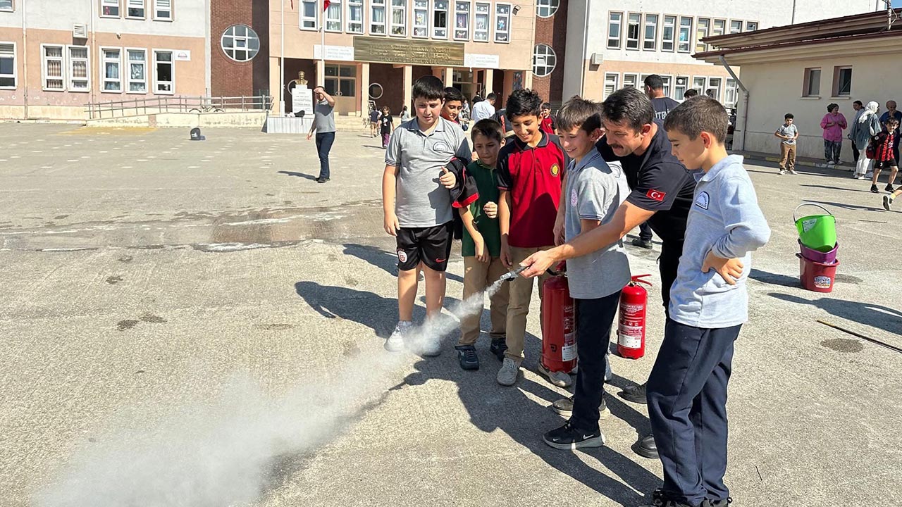 Yalova Subasi Belediye Baskan Turan Canbay Itfaiye Hafta Ogrenci Kutlama (2)