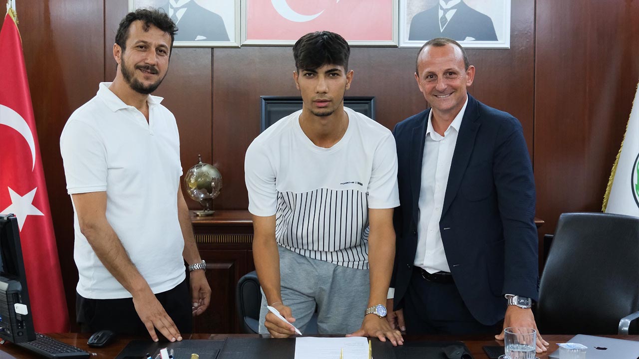 Yalova Ciftlikkoy Belediyespor Futbolcu Teknik Direktor Sozlesme Imzalama (3)