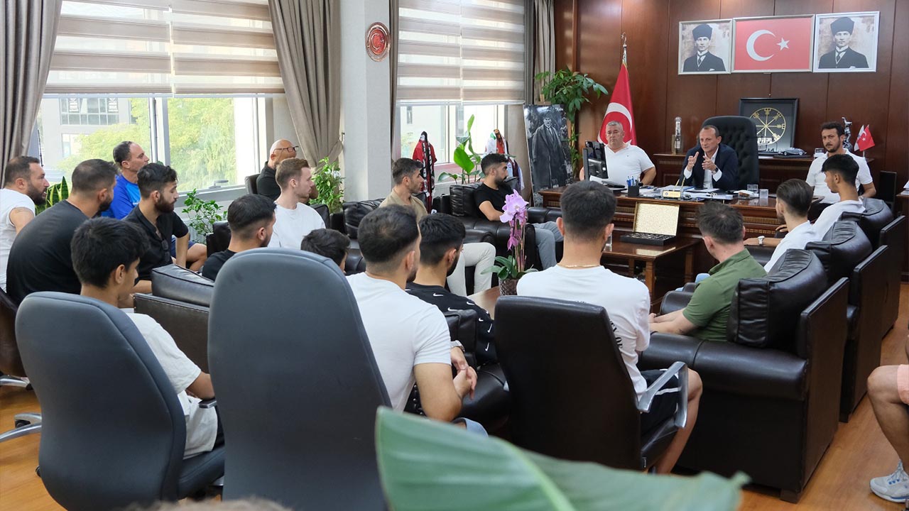 Yalova Ciftlikkoy Belediyespor Futbolcu Teknik Direktor Sozlesme Imzalama (5)