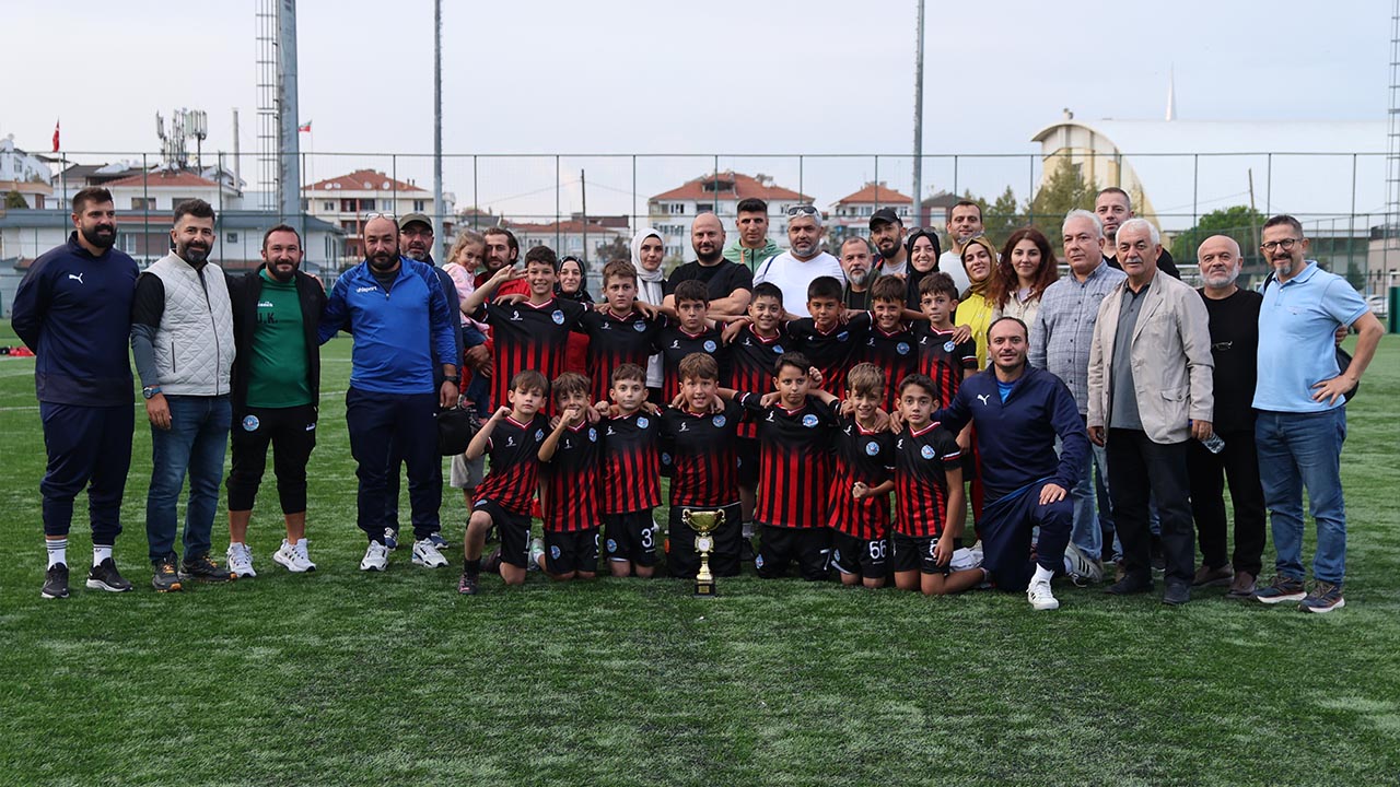 Yalova Futbol Turnuva Sampiyon Ciftlikkoy (6)