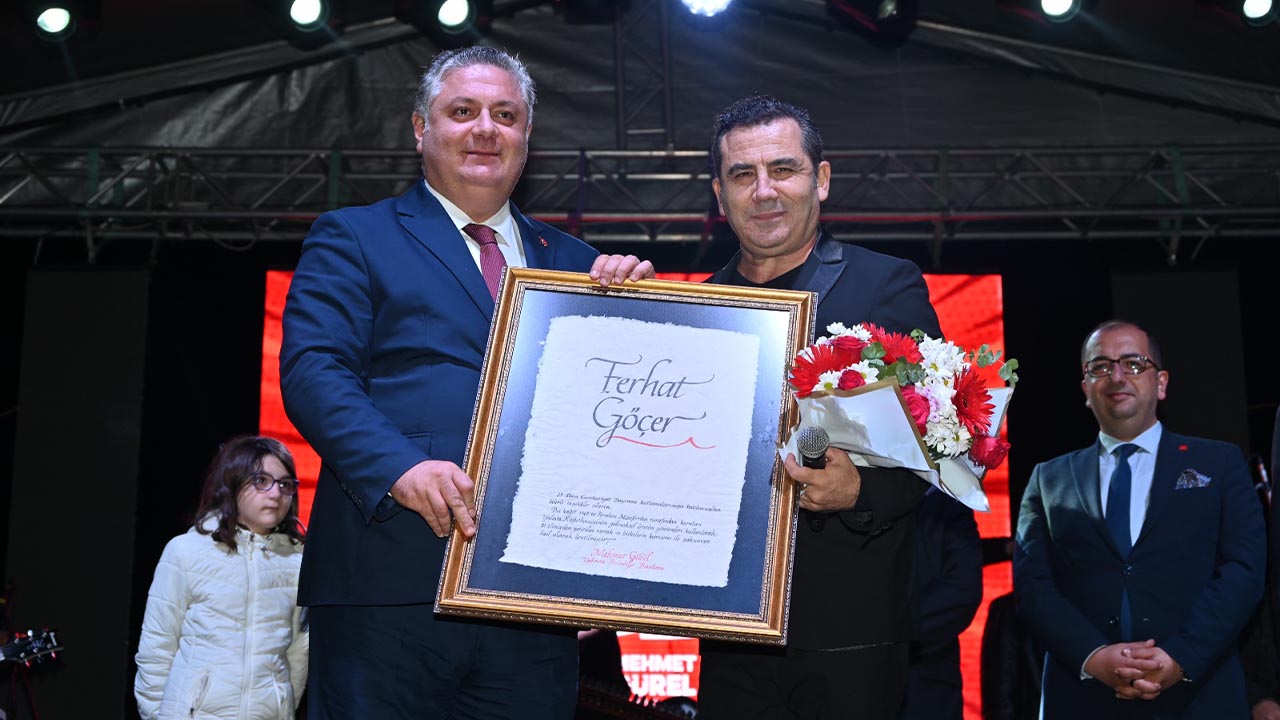 Yalova Belediye Cumhuriyet Bayram Ferhat Gocer Konser (1)