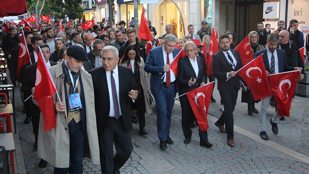 Yalova Ulusal Belgesel Film Festival Acilis Program Kortej Yuruyus Konusmalar Haber Gazete (2)-1