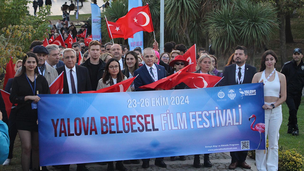 Yalova Ulusal Belgesel Film Festival Acilis Program Kortej Yuruyus Konusmalar Haber Gazete (5)