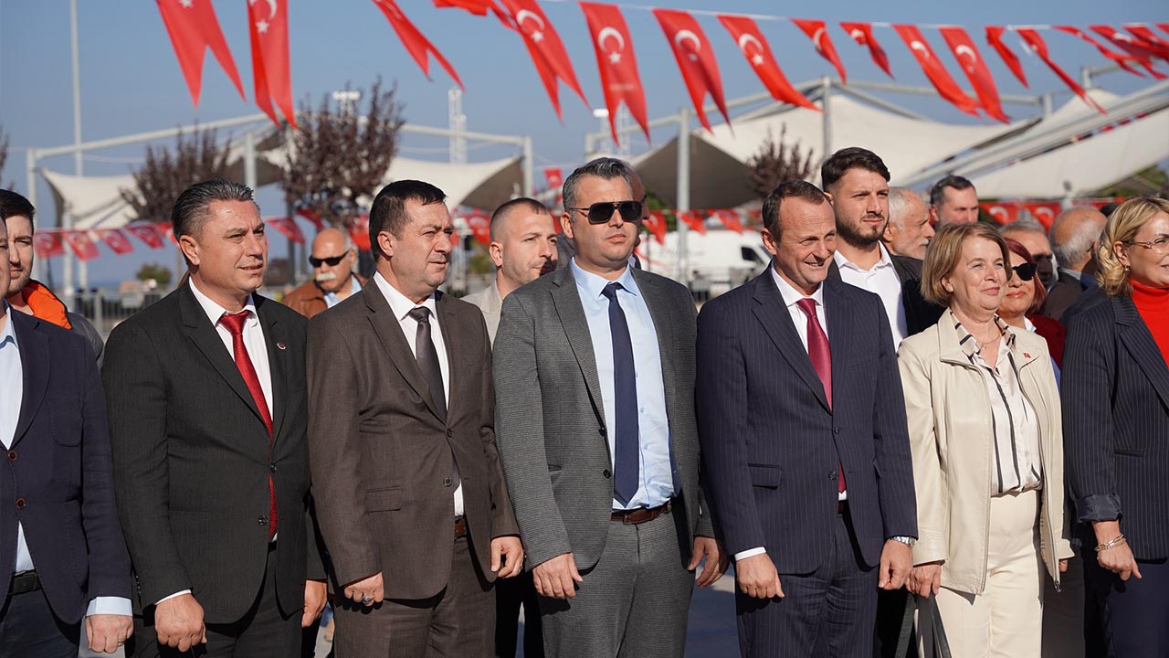 Yalova Chp Il Ilce Baskanlik Vekil Belediye Baskan Cumhuriyet Bayram Kutlama Program (7)