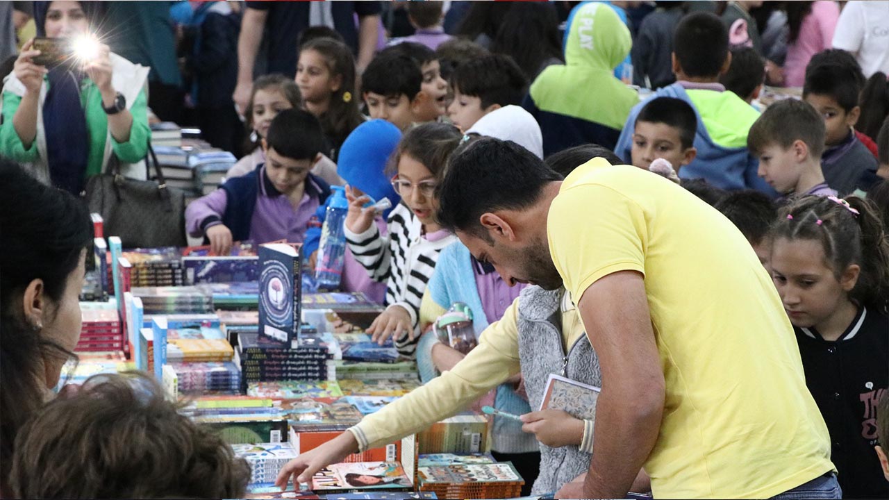 Yalova Ciftlikkoy Belediye Kitap Gunleri 9Bin Ogrenci (4)