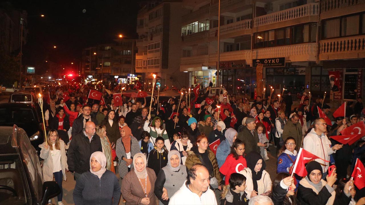 Yalova Cinarcik Belediye Cumhuriyet Bayram Fener Alayi Yuruyus (1)