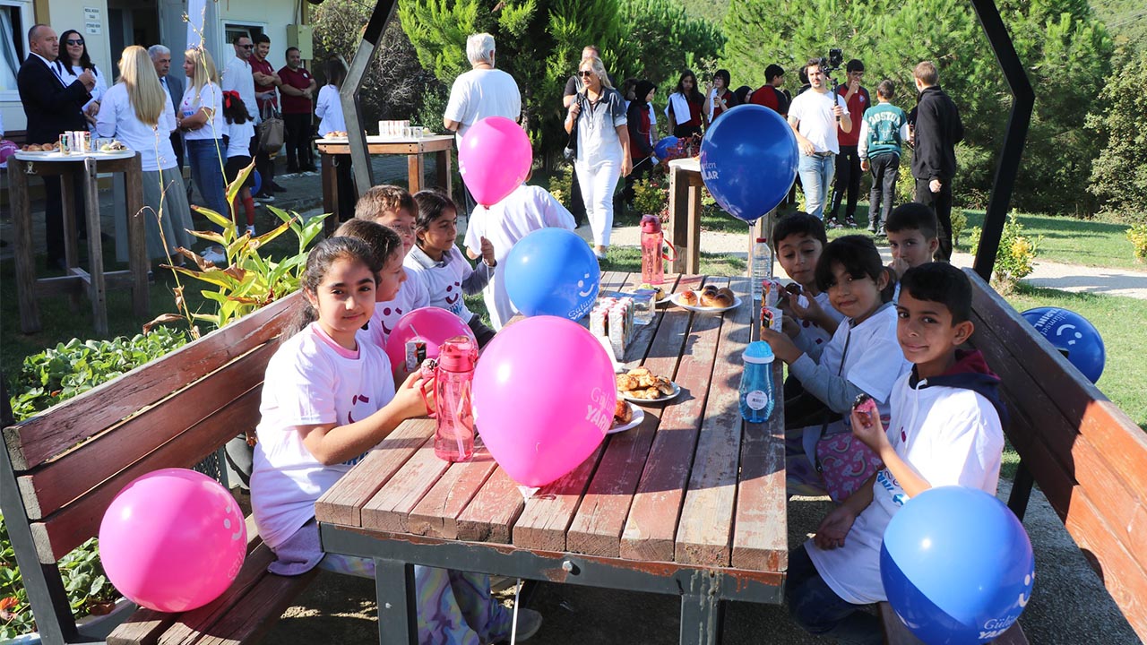 Yalova Cinarcik Bor Holding Gulumseten Yarinlar Sosyal Sorumluluk Sokak Hayvan Mama Destek (4)