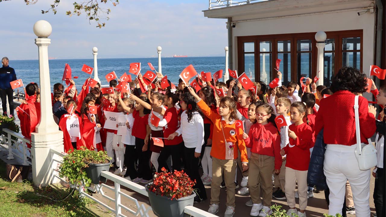 Yalova Yuruyen Kosk Cumhuriyet Bayram Ziyaret Ataturk (3)