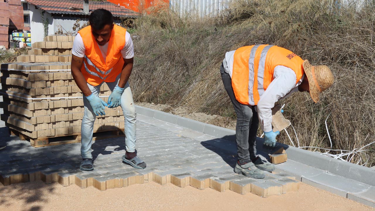 Yalova Belediye Ekip Bozulan Yol Onarim (3)