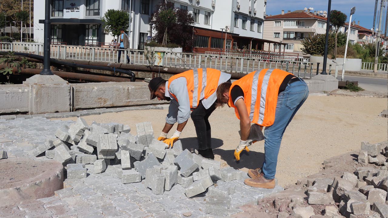 Yalova Belediye Ekip Bozulan Yol Onarim (4)