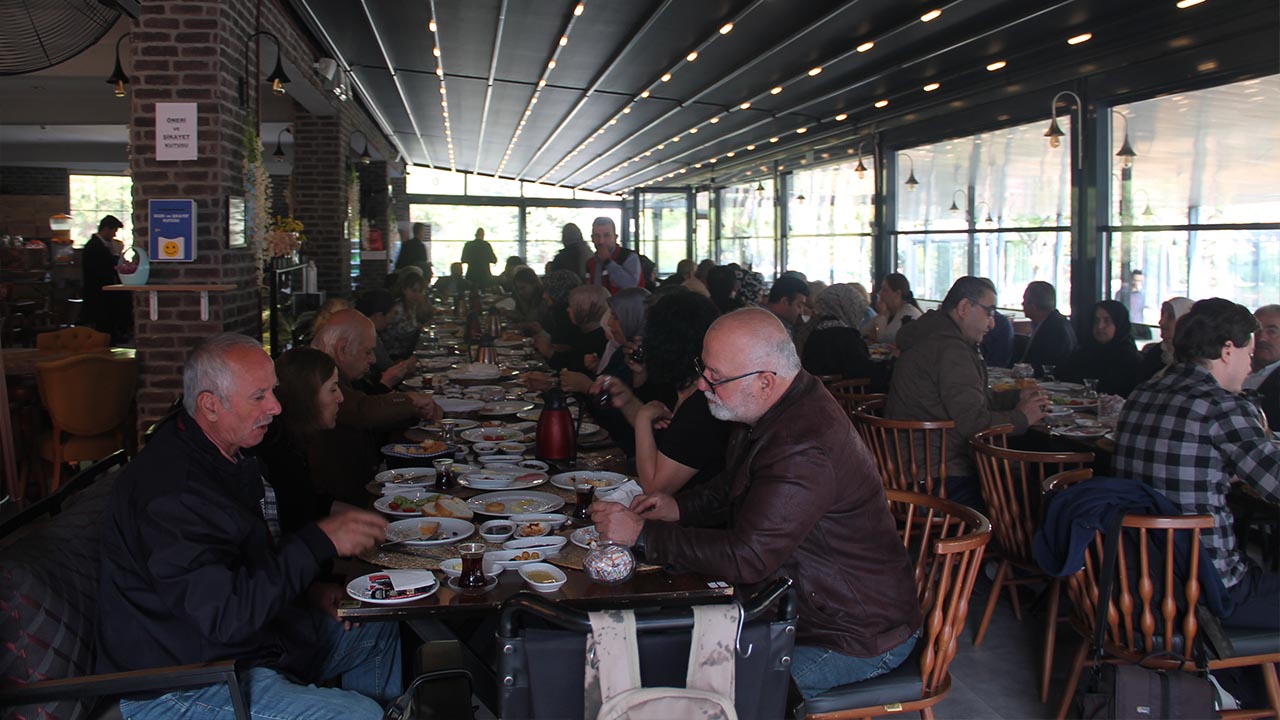 Yalova Ciftlikkoy Belediye Baskan Adil Yele Sehit Aile Kahvaltı (3)