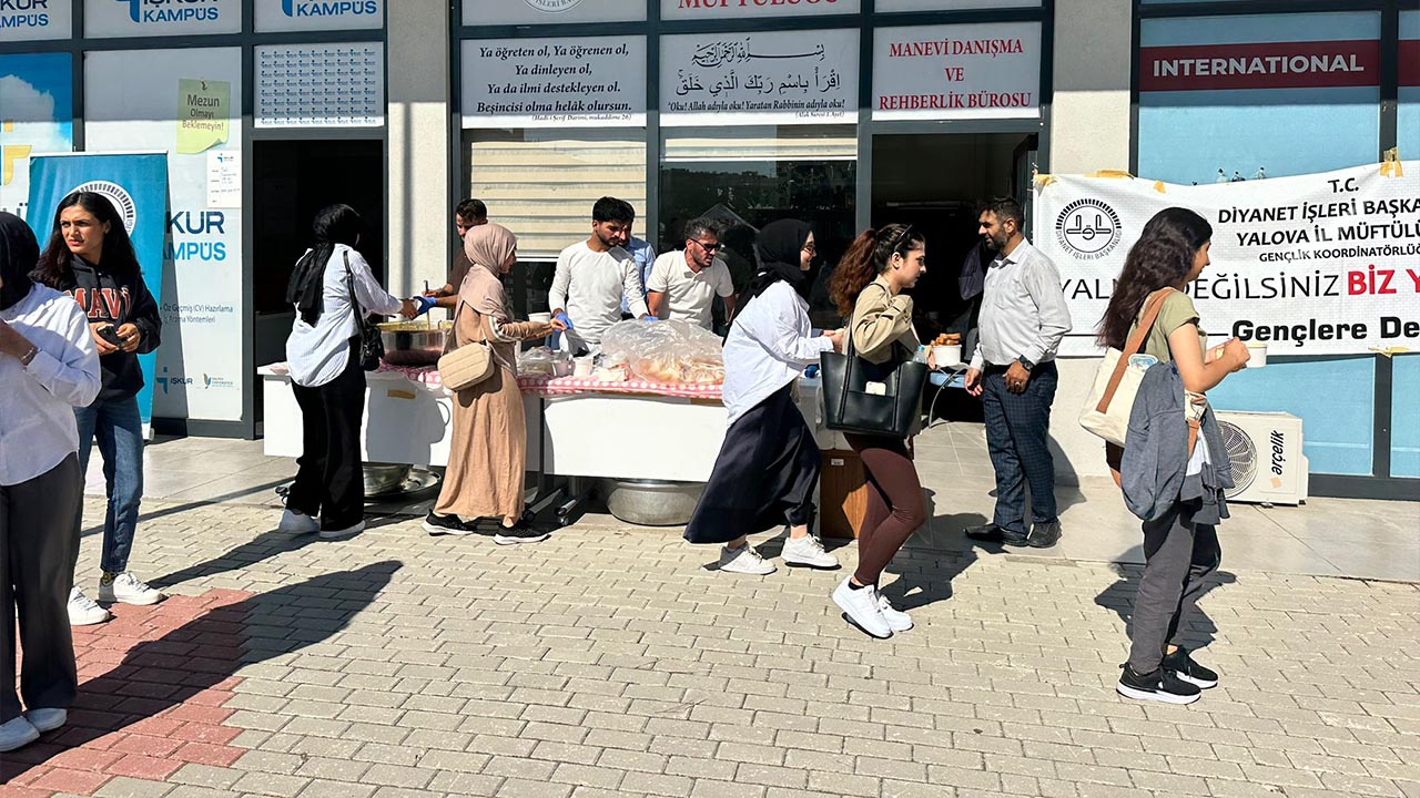 Yalova Il Muftuluk Universite Ogrenci Corba Ikram Yeni Donem (3)