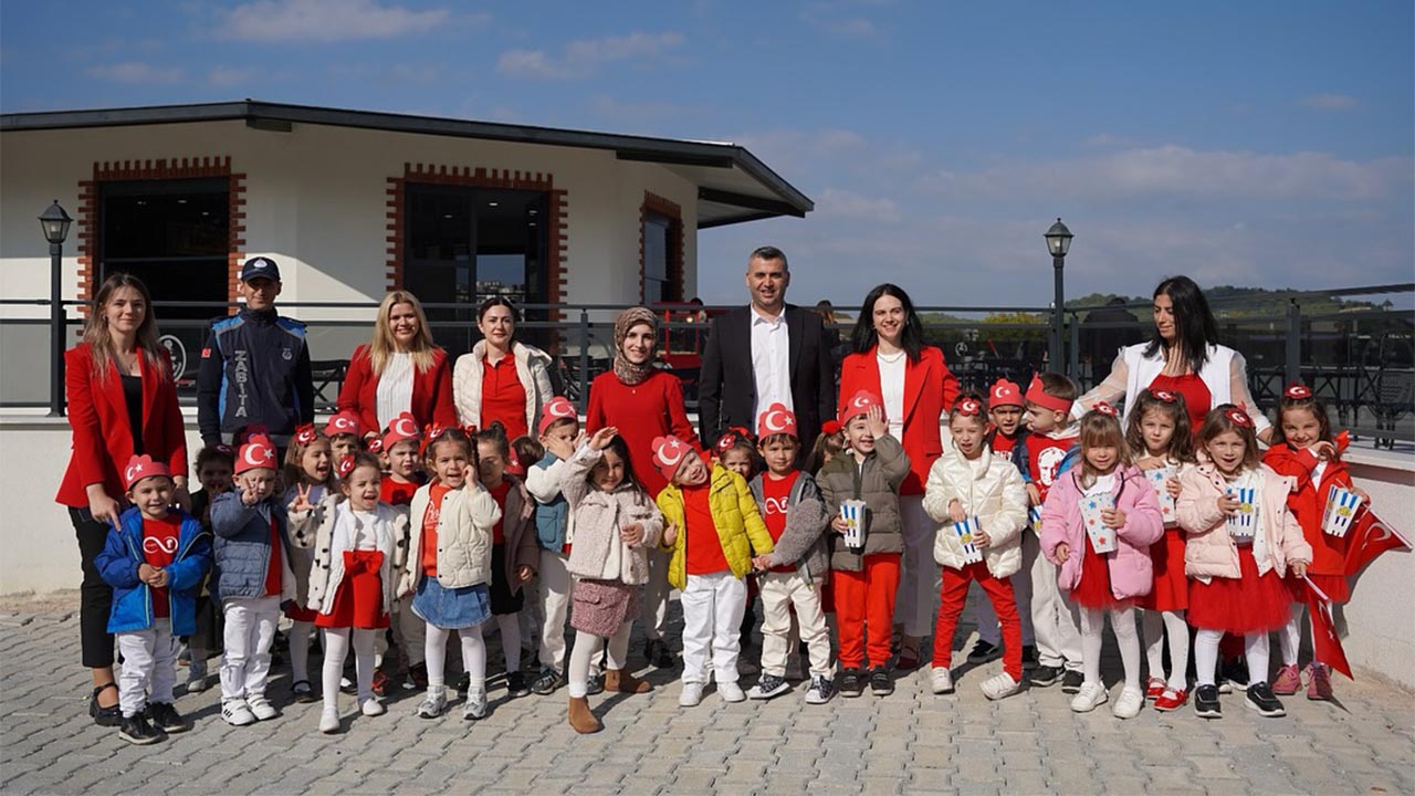 Yalova Kadikoy Anaokul Cumhuriyet Bayram Kutlama Minik Ogrenci Belediye Baskan (1)