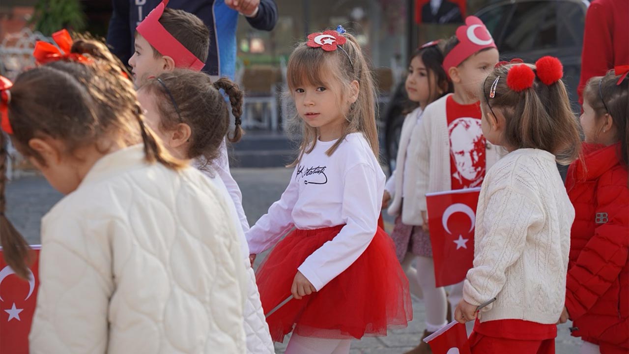 Yalova Kadikoy Anaokul Cumhuriyet Bayram Kutlama Minik Ogrenci Belediye Baskan (2)