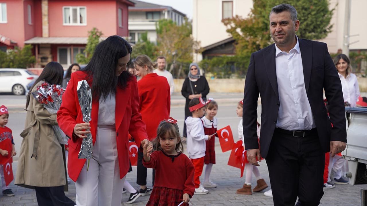 Yalova Kadikoy Anaokul Cumhuriyet Bayram Kutlama Minik Ogrenci Belediye Baskan (7)