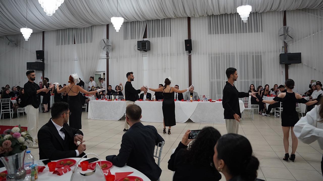 Yalova Kadikoy Belediye Baskan Yalova Universite Hukuk Munazara Kulup Uzmanlar Kolej Cumhuriyet Bayram Balo Kutlama (6)