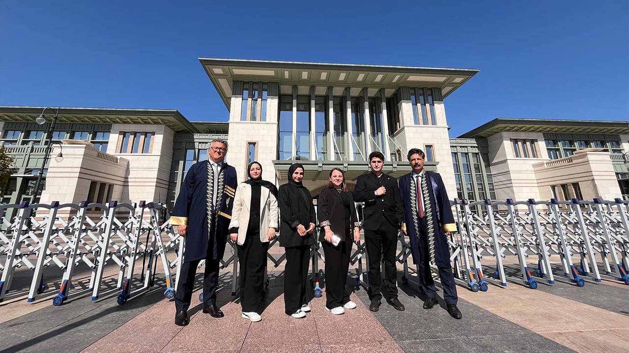 Yalova Universite Cumhurbaskanligi Kulliye 2024 2025 Akademik Yil Acilis Toren (1)