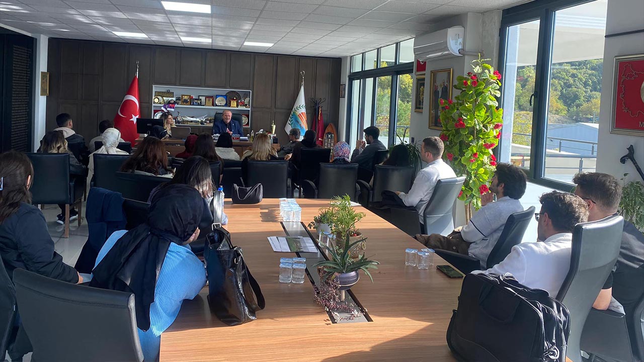 Yalova Universite Ogrenci Esenkoy Belediye Baskan Mehmet Temel Ziyaret (1)